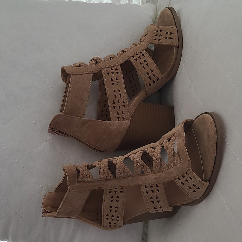YOKI Open Toe Heels NWOT Size 7.5 Tan